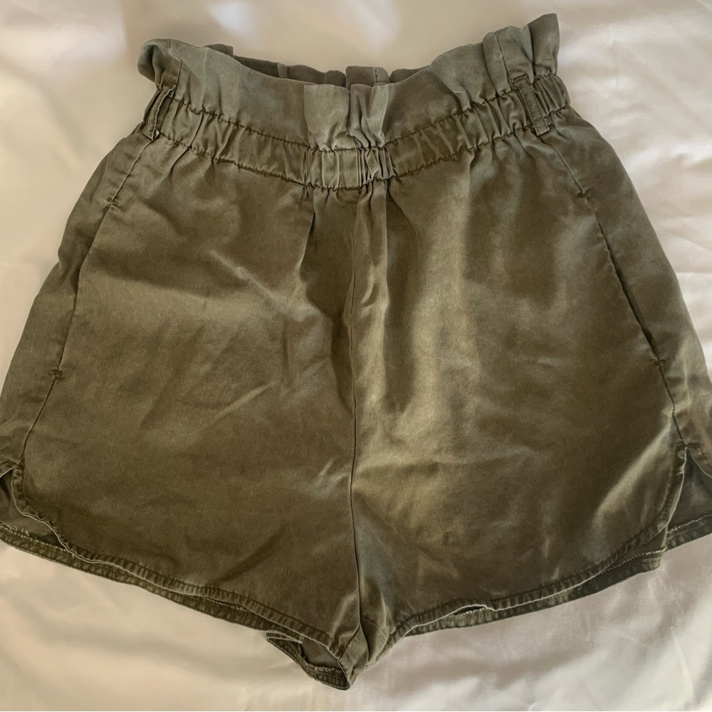 Express Cinched High Rise Waist Green Shorts Size Small New
